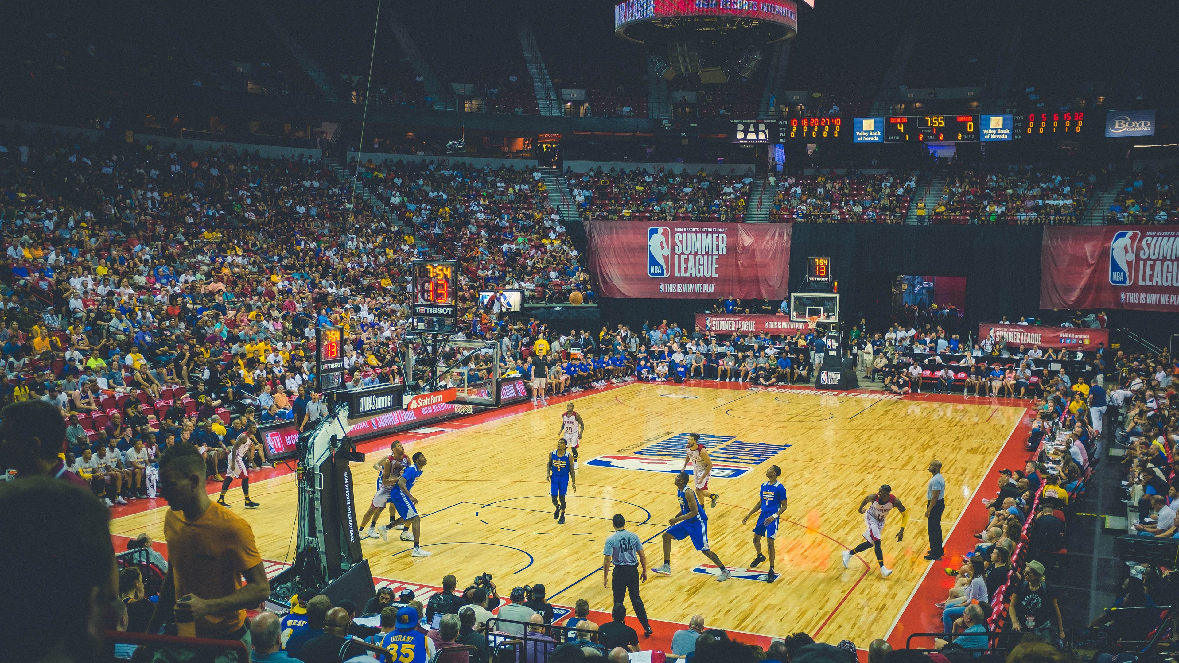 ayx爱游戏官网-库里火力全开助勇士止颓，库里尽力了